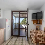 2 Bedroom Awesome In Krk Appartement *