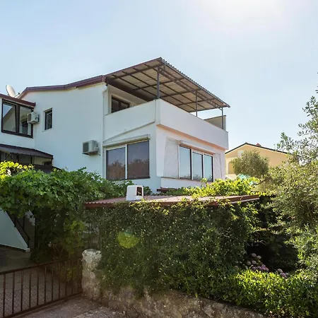 2 Bedroom Awesome In Krk Lejlighed Krk Town