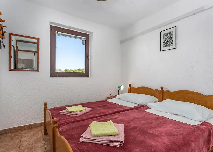 2 Bedroom Awesome In Krk Apartman