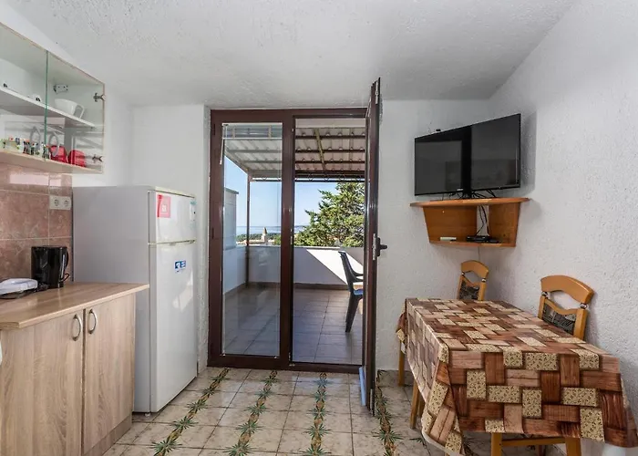 2 Bedroom Awesome In Krk Apartman *