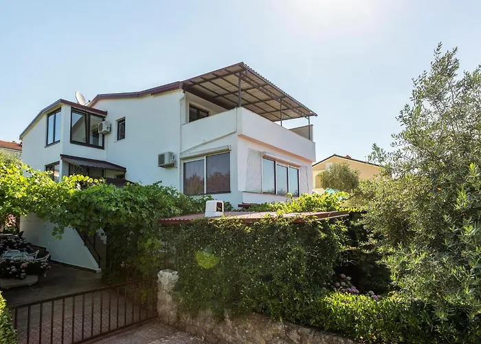 2 Bedroom Awesome In Krk Lejlighed Krk Town