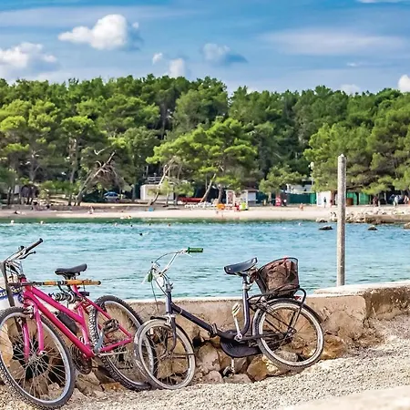 Appartamento 2 Bedroom Awesome In Krk Krk Town